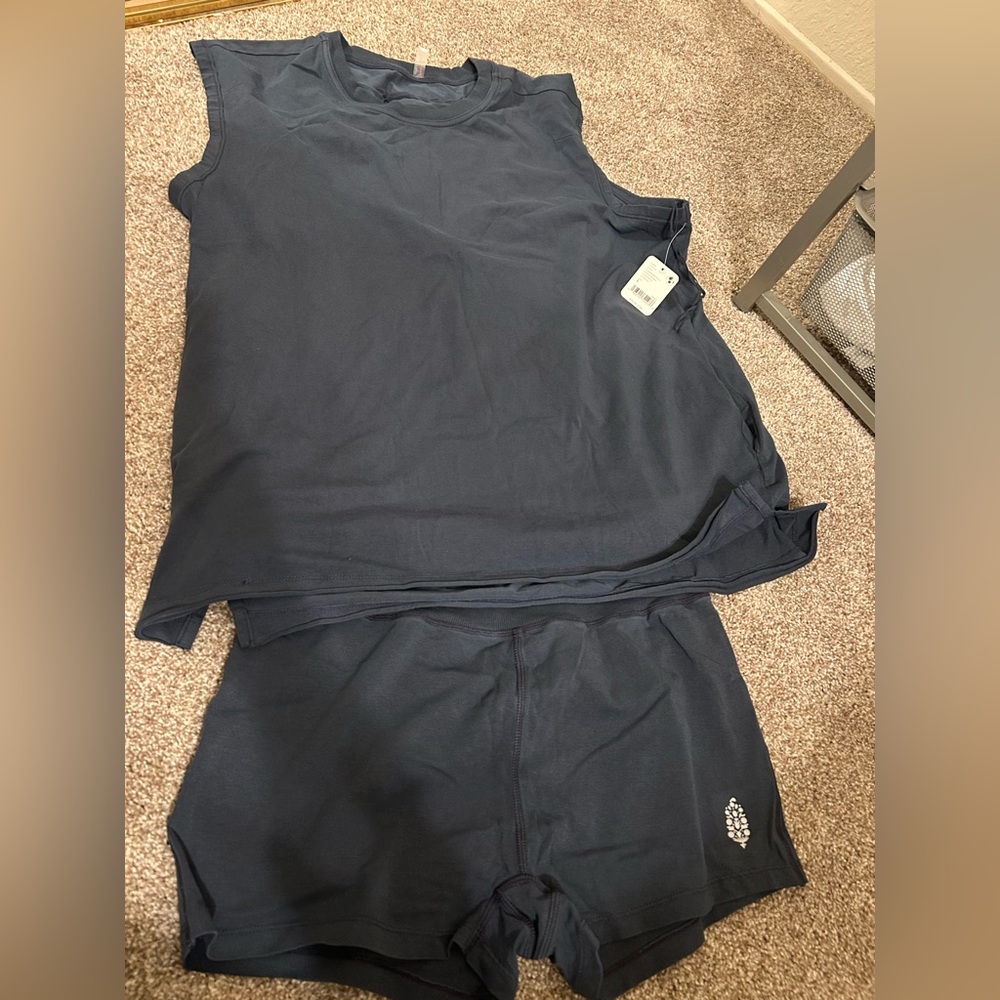 NWT Free People Movement Hot Shot Micro Set! - Picture 2 of 3